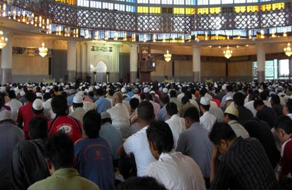 Inside masjid negara by Alfianamy