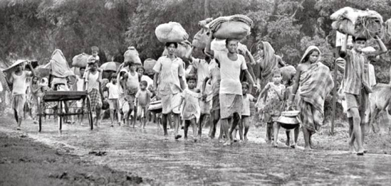  Refugees stream out of East Pakistan on the way to the Indian state of West Bengal as tensions heighten as a result of the Pakistan Army’s clampdown in March 1971. (Courtesy: Raghu Rai) 