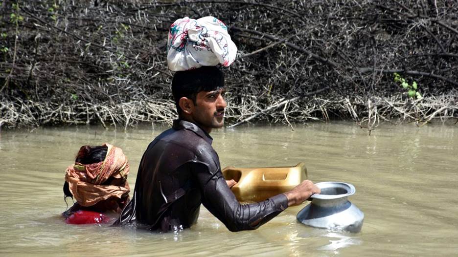 Pakistan flooding: Millions still homeless, says aid volunteer - BBC News