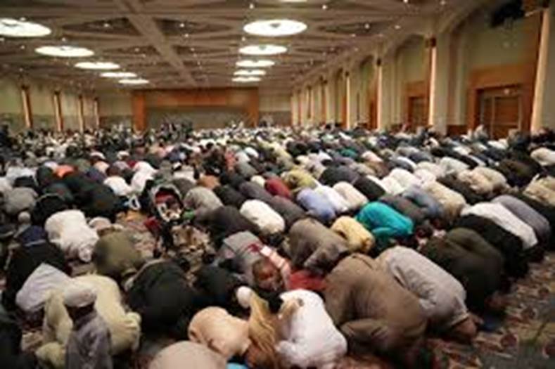 Photo Essay: Thousands attend 2023 Eid prayer service at Wisconsin Center |  Wisconsin Muslim Journal