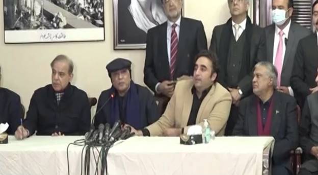Bilawal Bhutto's reaction to Asif Zardari calling him 'Prince Charming' and  Shahbaz Sharif his brother. Sometimes I feel bilawal can do something but  he is stuck with his father : r/PAK