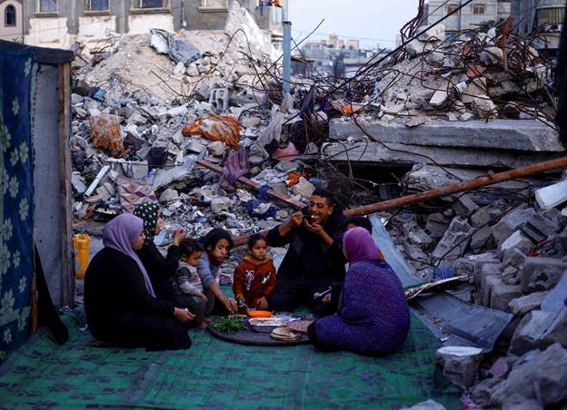 Palestinians observe Ramadan in the shadow of Gaza war - March 14, 2024 |  Reuters