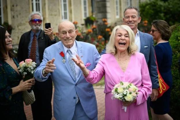 us wwii veteran harold terens 100 married his 96 year old sweetheart jeanne swerlin in the town of carentan les marais northwestern france photo afp