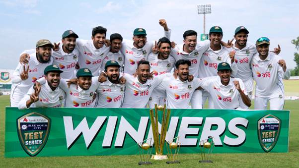 The victorious Bangladesh squad after wrapping up the series 2-0 against Pakistan, Pakistan vs Bangladesh, 2nd Test, Rawalpindi, 5th day, September 3, 2024