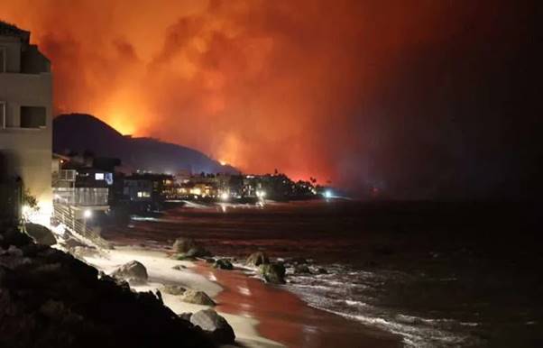 Beach homes in the Pacific Palisades area of Los Angeles, as wildfires rage just over the horizon.