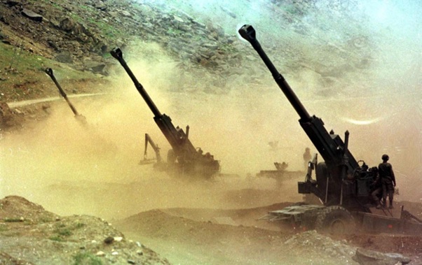 Indian artillery firing 155mm Bofors guns in Kashmir.