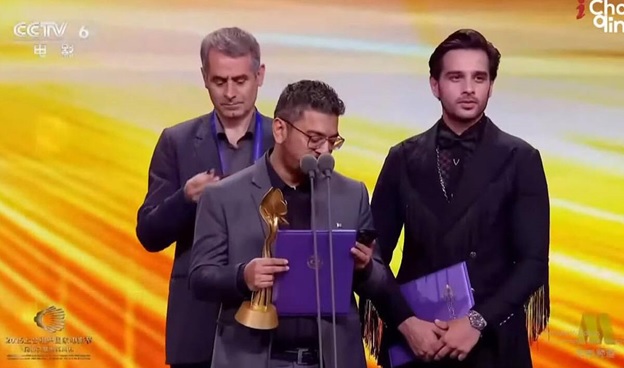 A group of men standing on stage  AI-generated content may be incorrect.