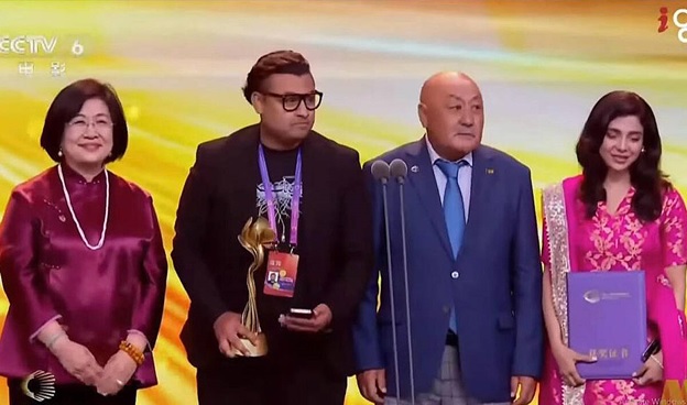 A group of people standing in front of microphones  AI-generated content may be incorrect.