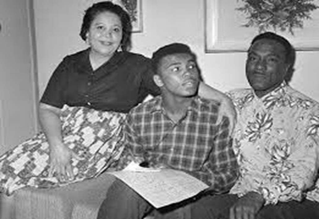 BLACK XXIII - Muhammad Ali with his ...