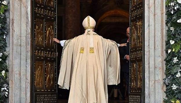 Pope Francis opens a Holy Door at St Peters basilica to mark the start of the Jubilee Year in Vatican City. — AFP/File